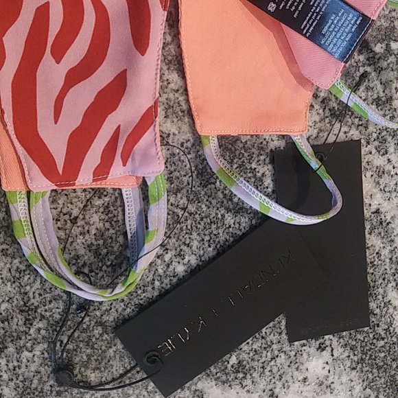 KENDALL + KYLIE Face Mask. 2 x Reusable Face Masks as pictured. - Picture 3 of 6